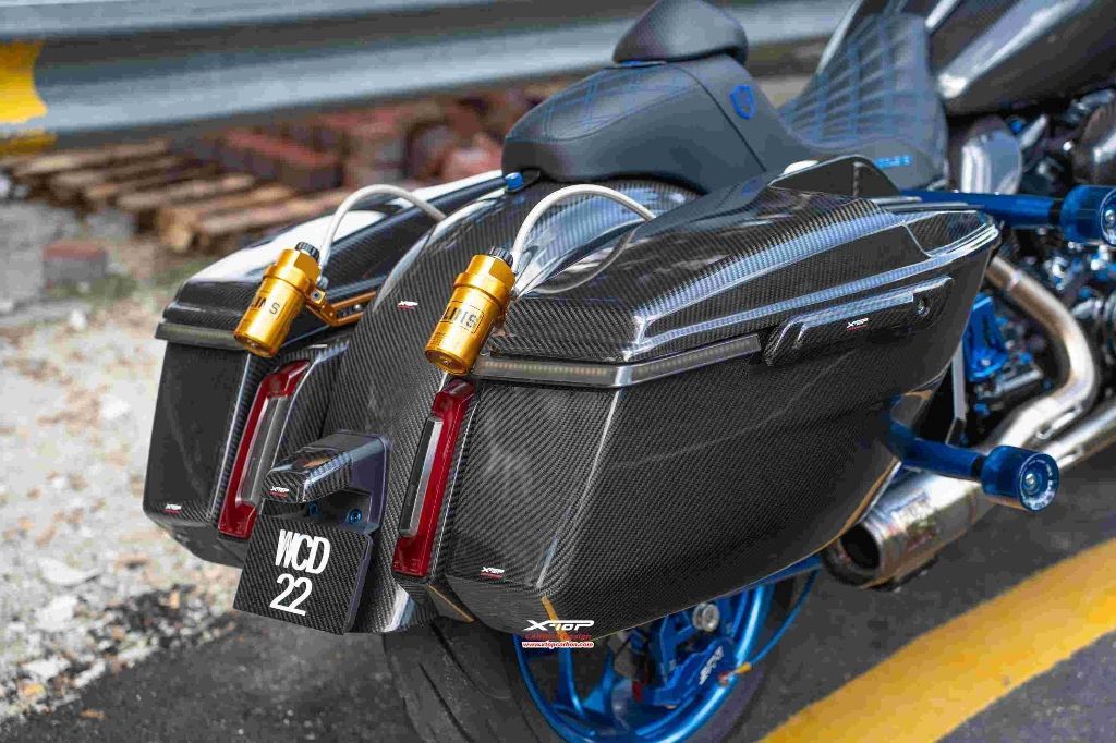 Carbon pannier case body
