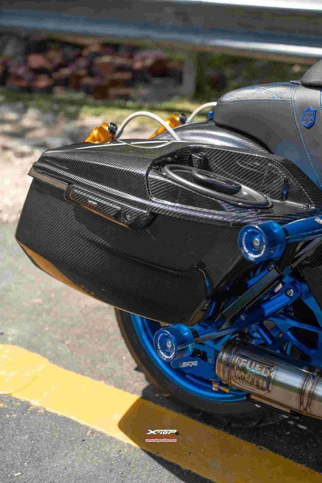 Carbon pannier case body
