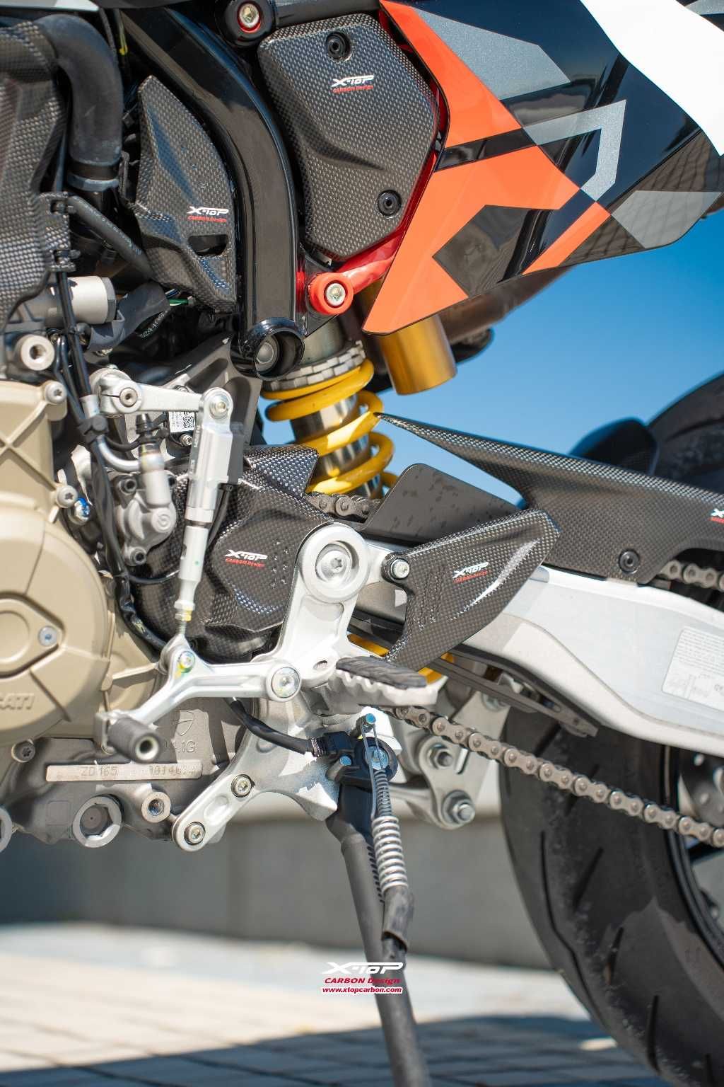 Front sprocket cover Hypermotard 698