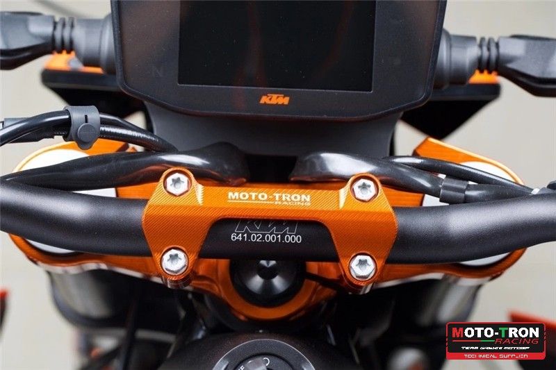Handlebar clamp